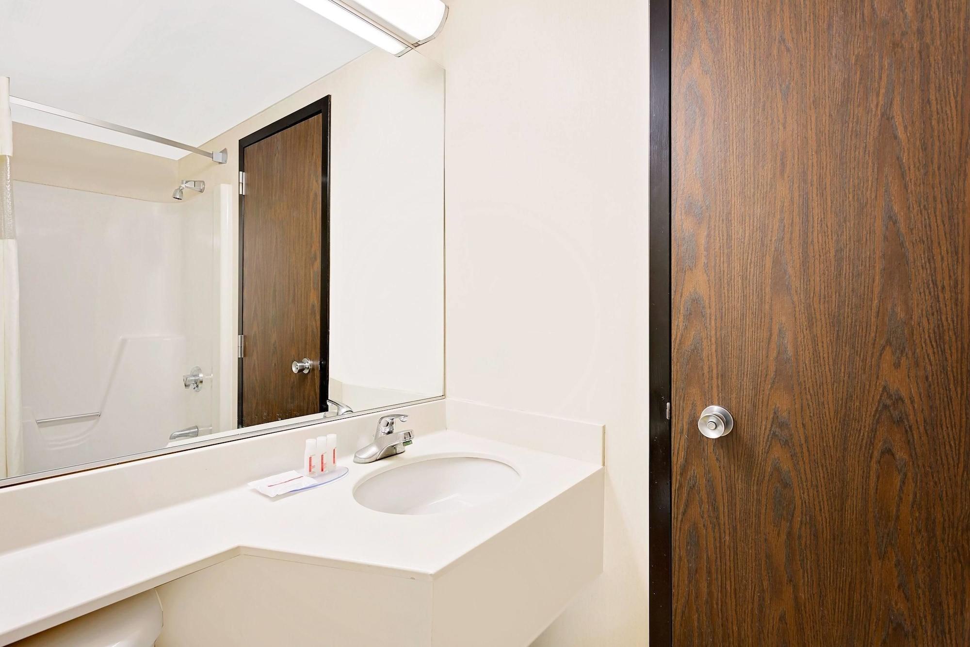 Hotel Howard Johnson By Wyndham 3*
