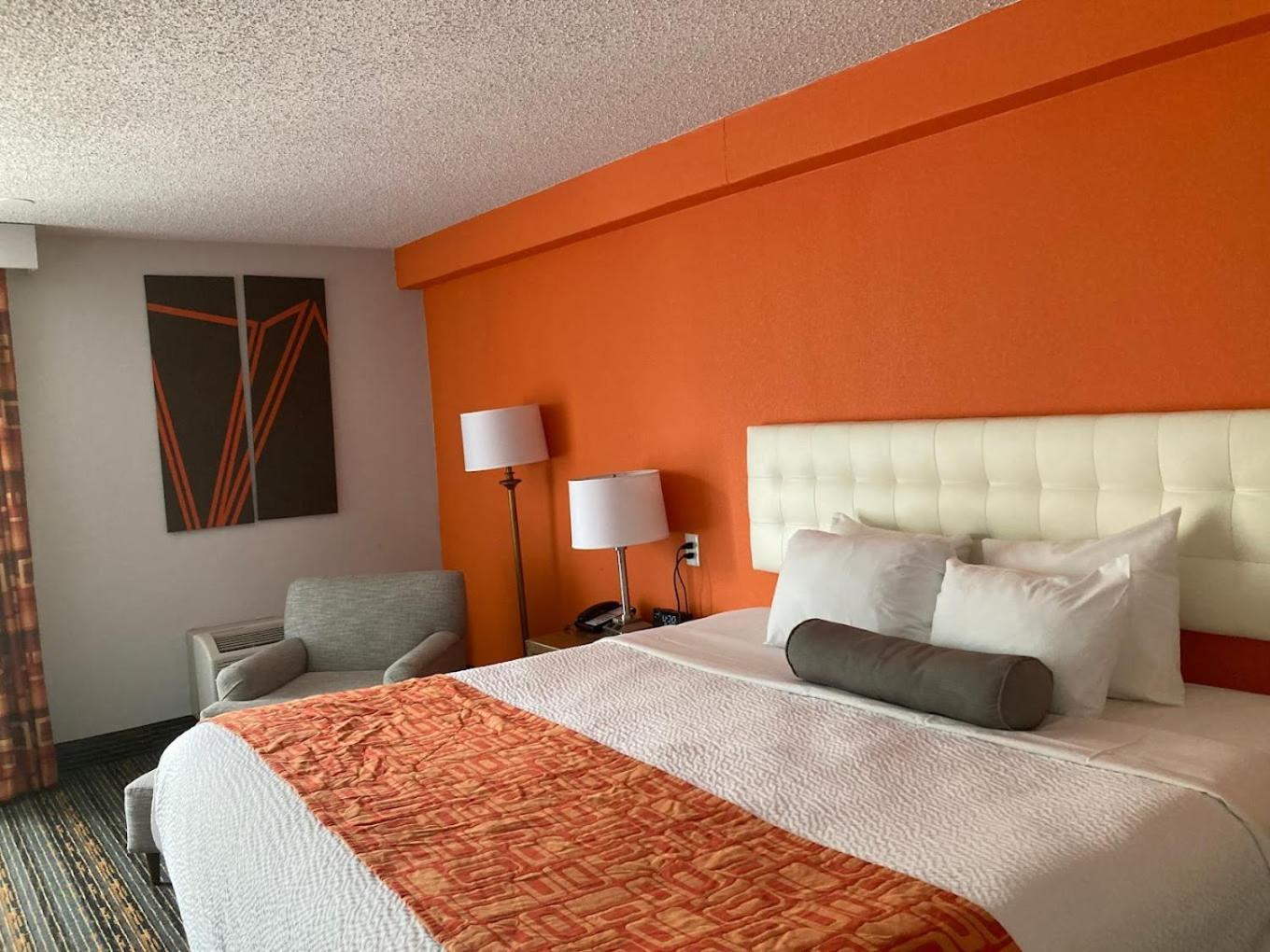Howard Johnson By Wyndham